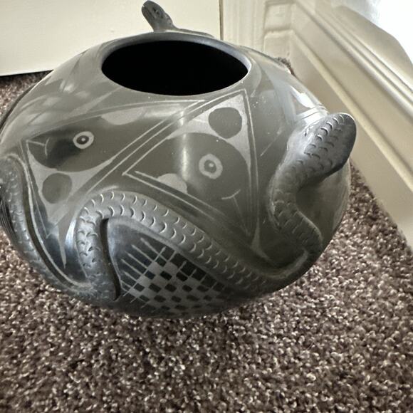 Jose Quezada Signed Mata Ortiz Blackware Clay Pottery Vase Olla Snake